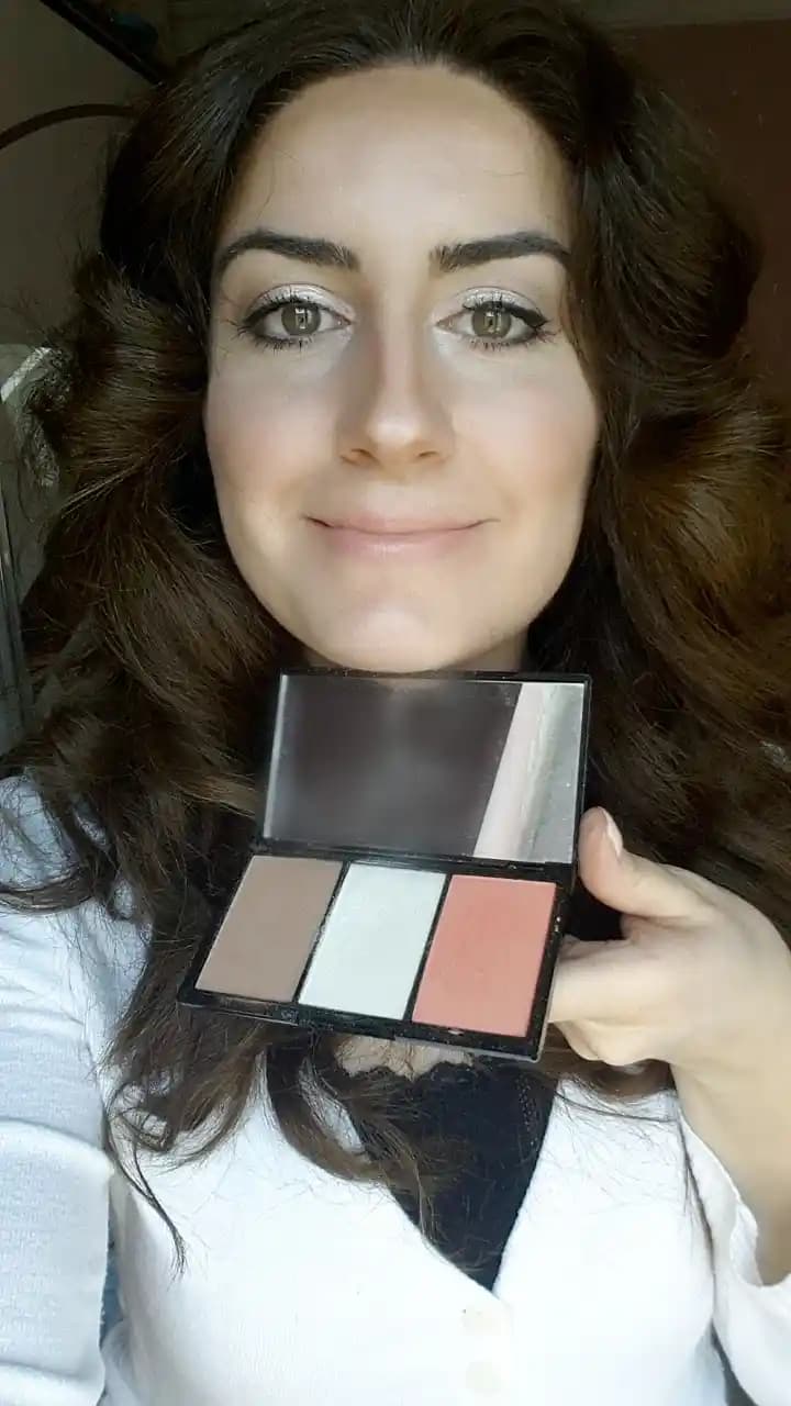 2025'te Pastel Kontür Paletleriyle Doğal ve Şık Yüz Şekillendirmenin 5 Sırrı