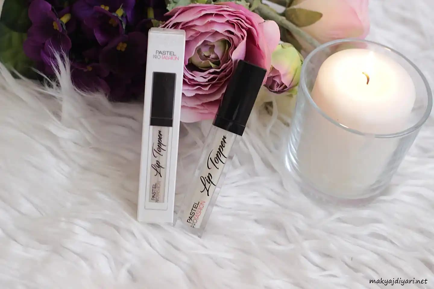 Pastel Lip Topper 301 Dazzle ile Dudaklarda Işıltılı ve Çekici Görünüm Sağlar