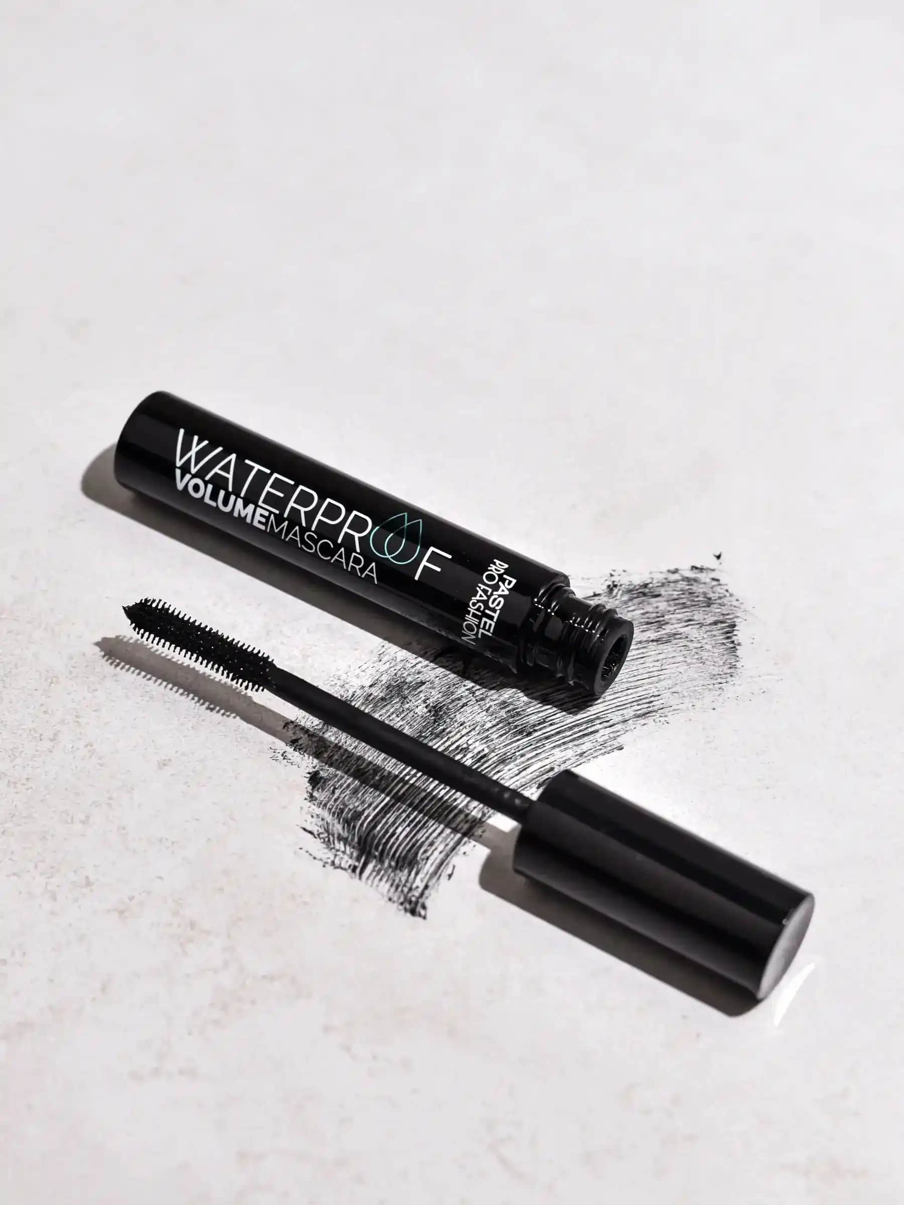 Pastel Suya Dayanıklı Hacimli Maskara ile Uzun Süre Kalıcı Göz Makyajı