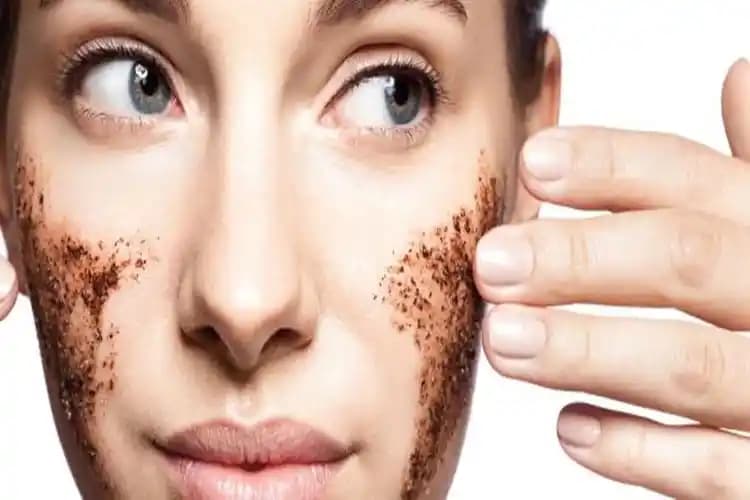 Peeling Kaç Günde Bir Yapılmalı? Cilt Bakımında Doğru Sıklık ve İpuçları