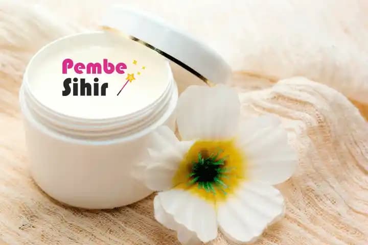 Pembe Vazelin Kullanım Alanları ve Cilt Bakımında Sağladığı Faydalar