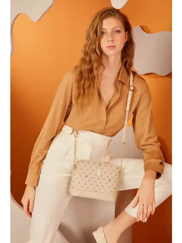 Pierre Cardin Bej Monogram Çanta Koleksiyonu: Şıklık ve Fonksiyonellik Bir Arada