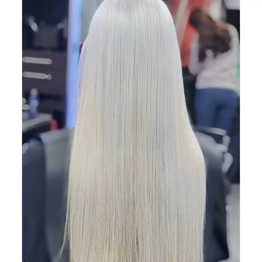 Platin Gri Saç Rengi: Modern ve Şık Görünüm İçin Uygun Seçenekler ve Bakım İpuçları