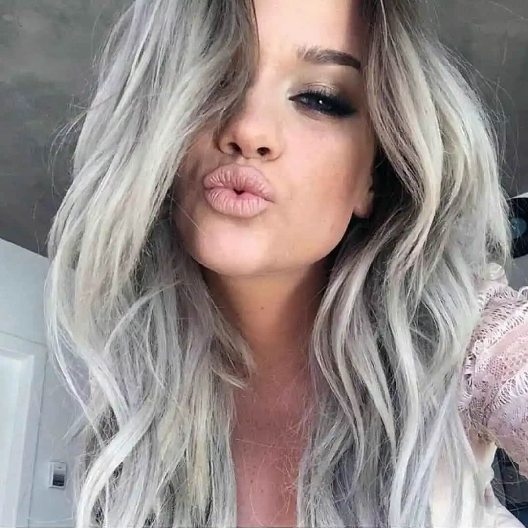 Platin Saç Boyası Renkleri ve Uygulama Yolları Modern Trendlerin Parlayan Yüzü