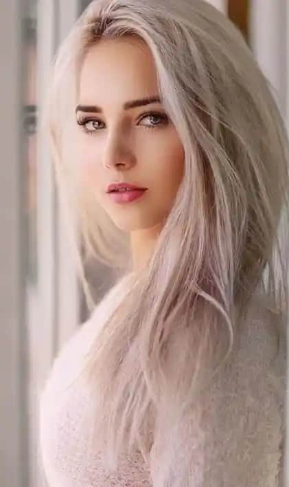 Platin Sarı Saç Rengi: Özellikleri, Bakımı ve Moda Trendleri