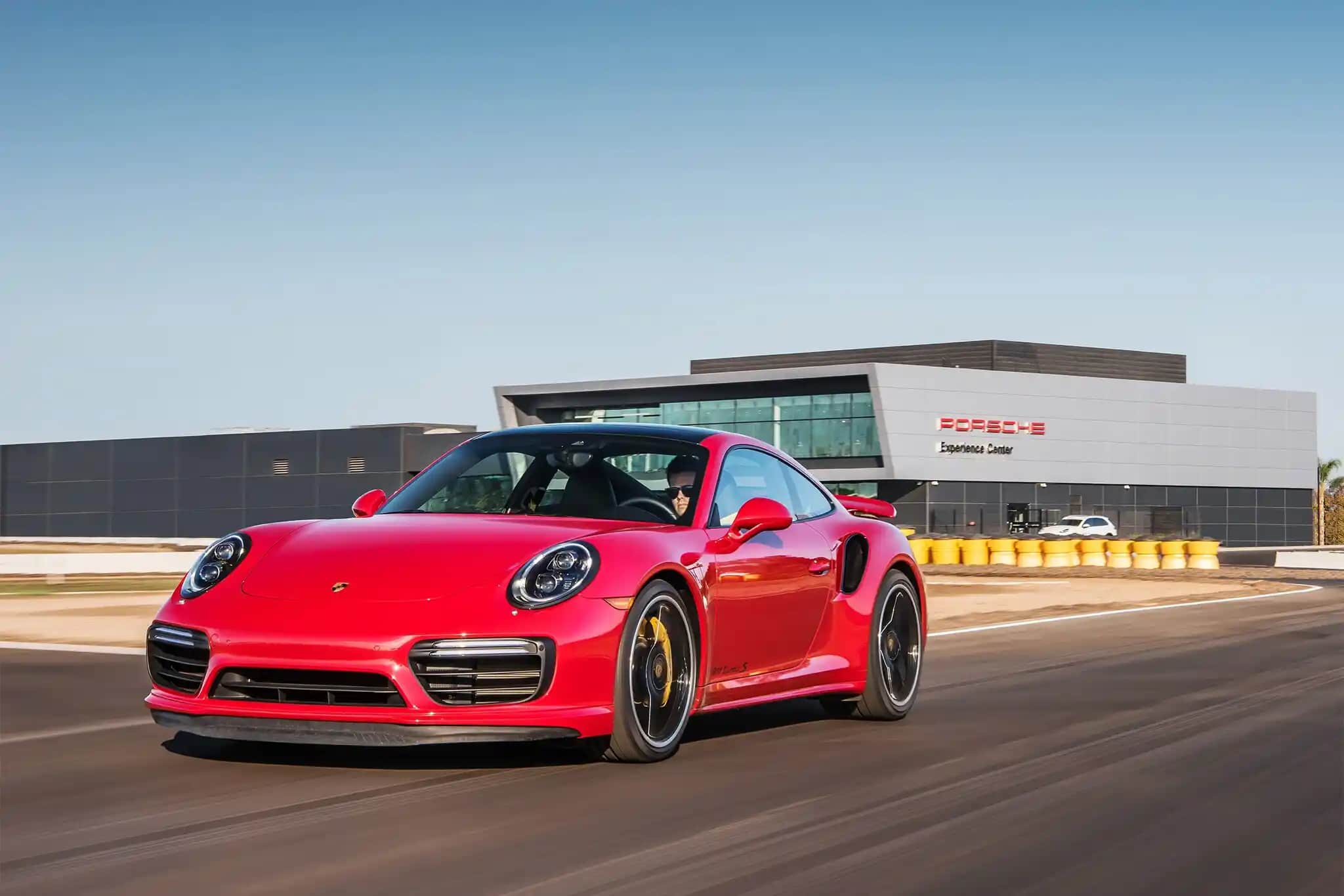 Porsche Temalı Kozmetik ve Güzellik Trendleri: Lüks ve Performansın Buluşması