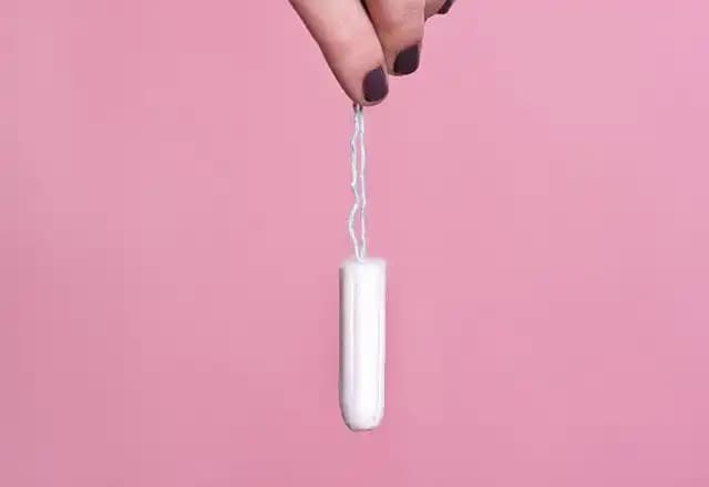 Regl Döneminde Tampon Kullanımı: Güvenli ve Konforlu Bir Seçenek