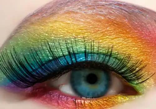 Renkli Makyaj Trendleri ve Teknikleriyle Kendinizi İfade Etmenin Yolları