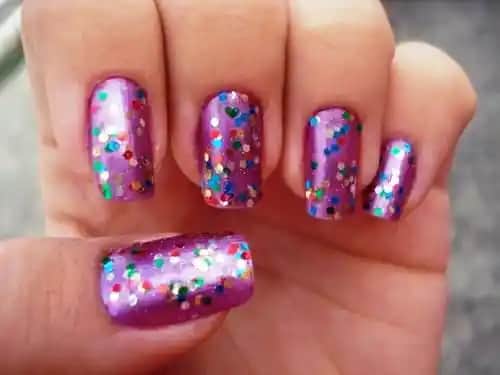 Renkli Ojeli Tırnaklar: Kendinizi İfade Etmenin Modern ve Yaratıcı Yolu