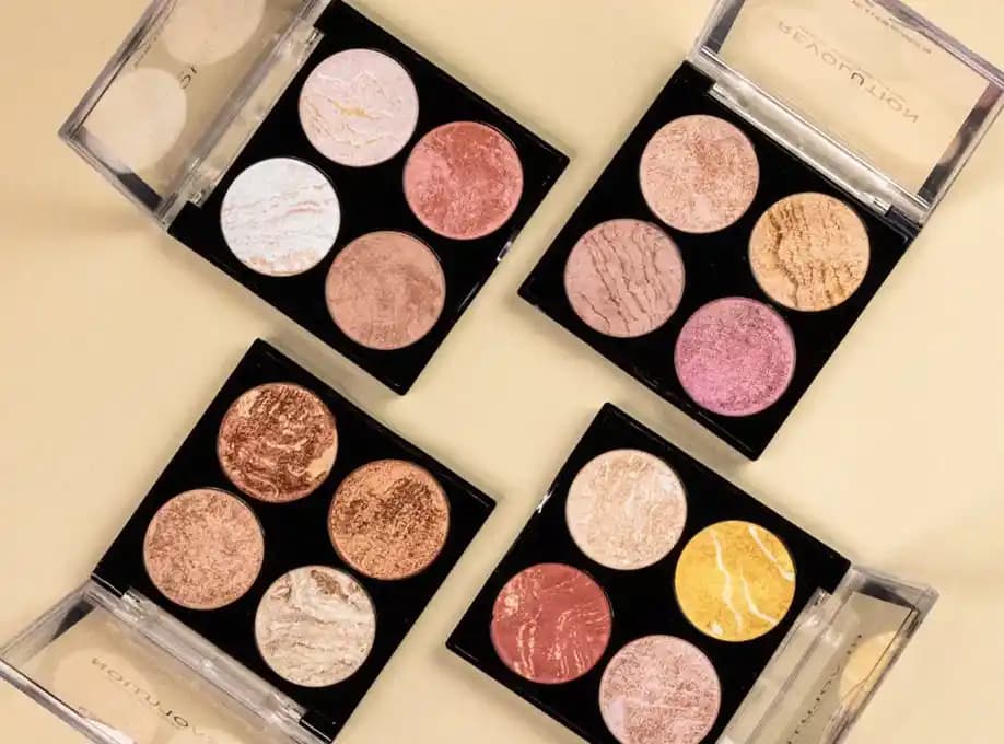 Revolution Cheek Kit: Çok Yönlü ve Uygun Fiyatlı Makyaj Paleti Tanıtımı