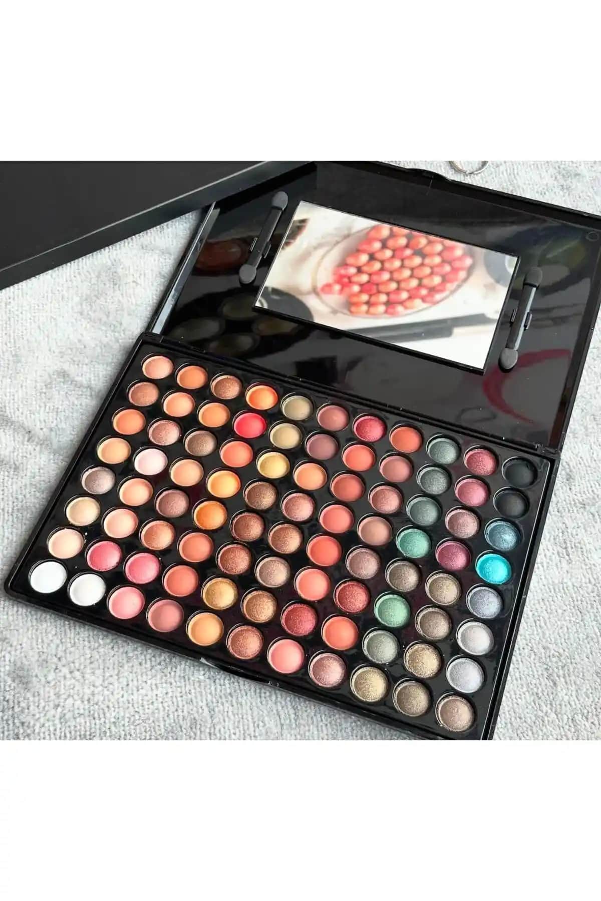 Roesia Rose Far Paletleri ile Yaratıcı ve Renkli Göz Makyajları Yapmanın Yolları