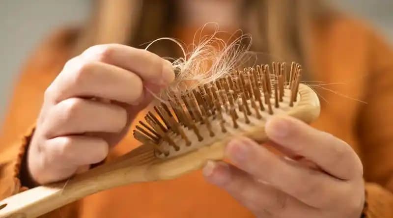 Saç Dökülmesine Karşı Bilinçli ve Etkili Yaklaşımlar: Nedenleri ve Çözüm Yolları