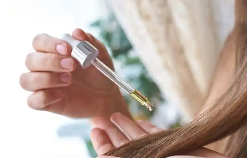 Saça Sürülen Yağlar ile Saç Sağlığını Güçlendirme ve Parlaklık Kazandırma Rehberi