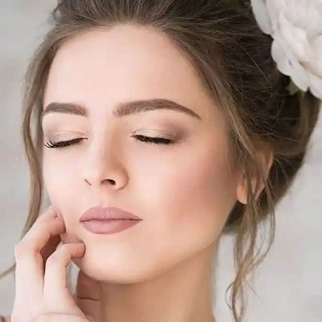 Sade Makyaj Nasıl Yapılır: Doğal Güzelliğinizi Vurgulayan Adım Adım Rehber