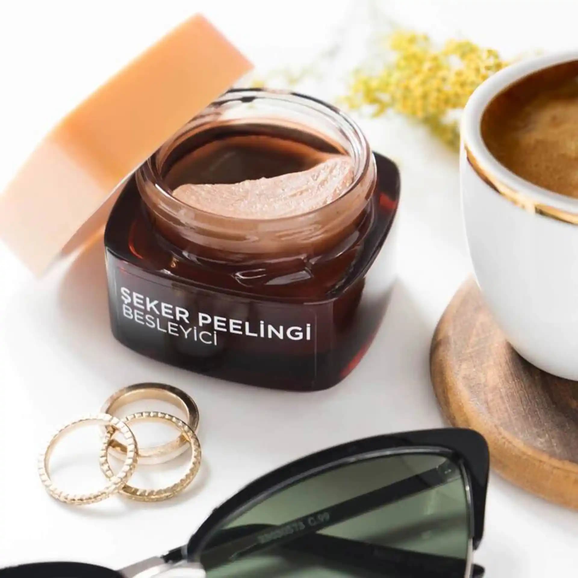 Sağlıklı ve Parlak Cilt İçin Peeling Önerileri ve Doğru Uygulama İpuçları