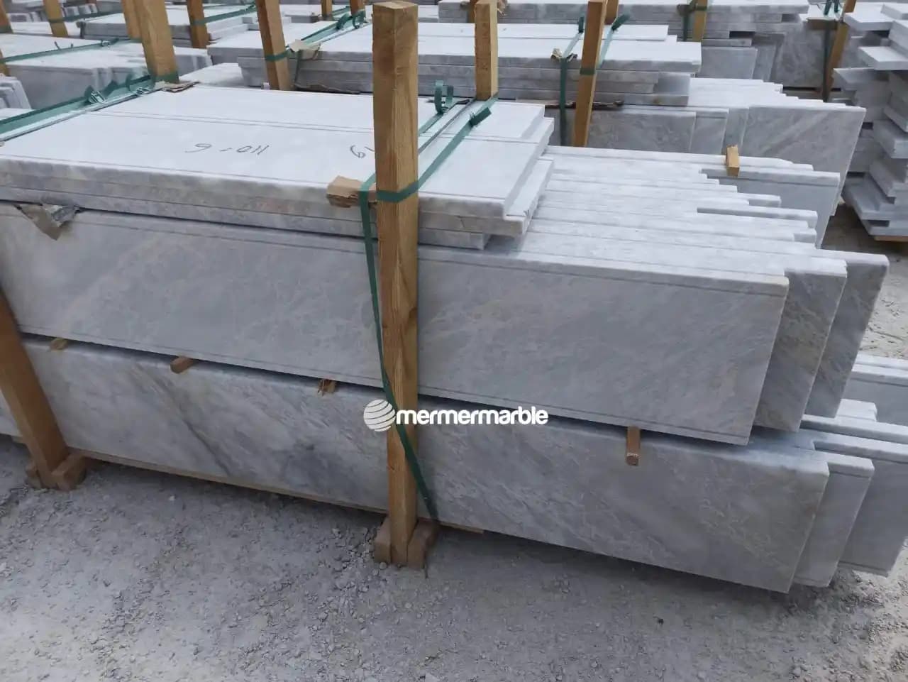 Sedefli Gri Renk: Kozmetik ve Tasarımda Zarafetin Modern Temsilcisi