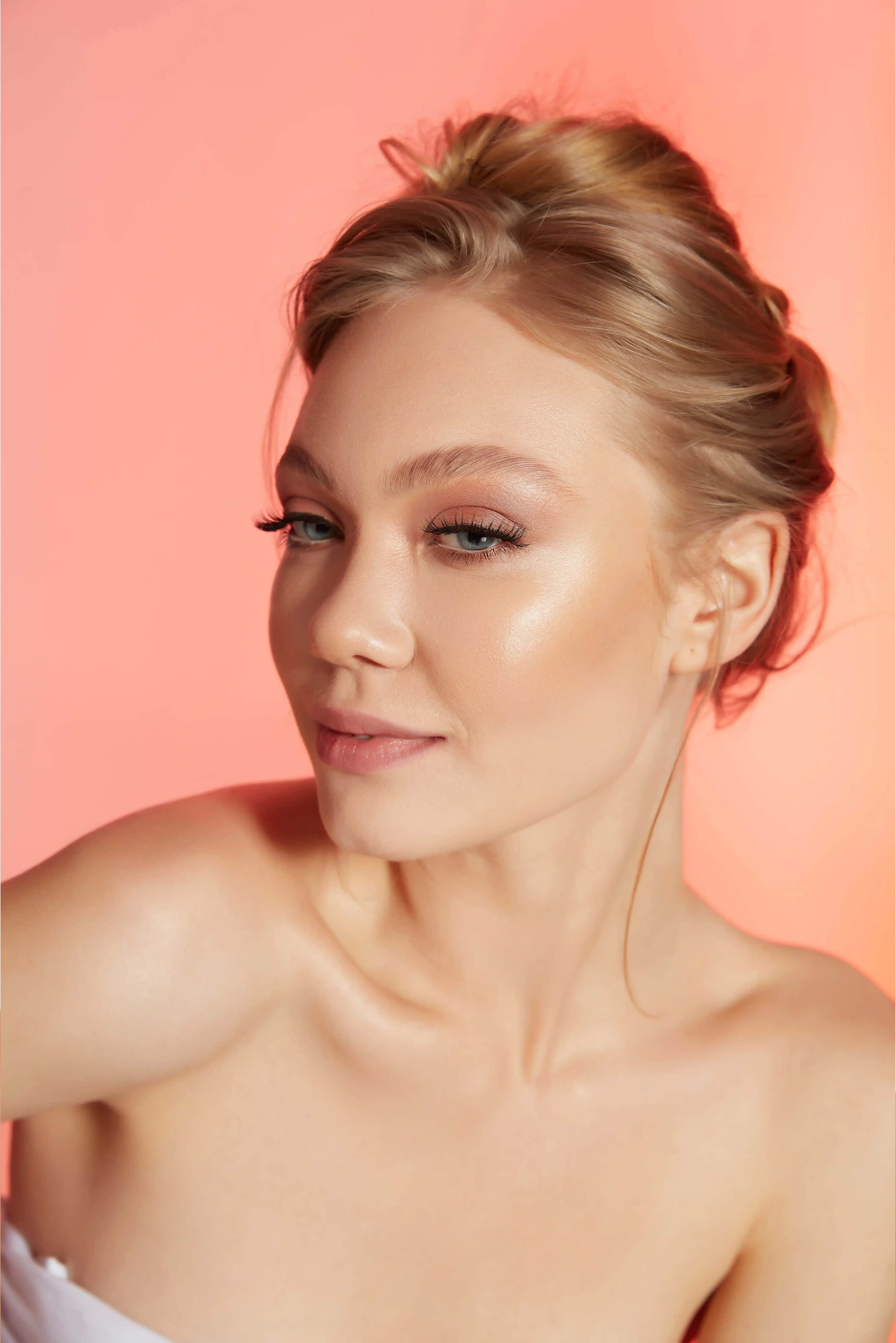 Yüz Makyajı Rehberi: Teknikler, Ürün Seçimi ve Yüz Şekline Uygun İpuçları