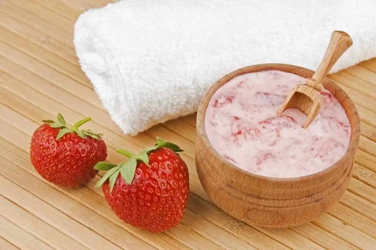 Yüz Peelingi Nedir, Çeşitleri ve Cilt Bakımında Kullanım Rehberi