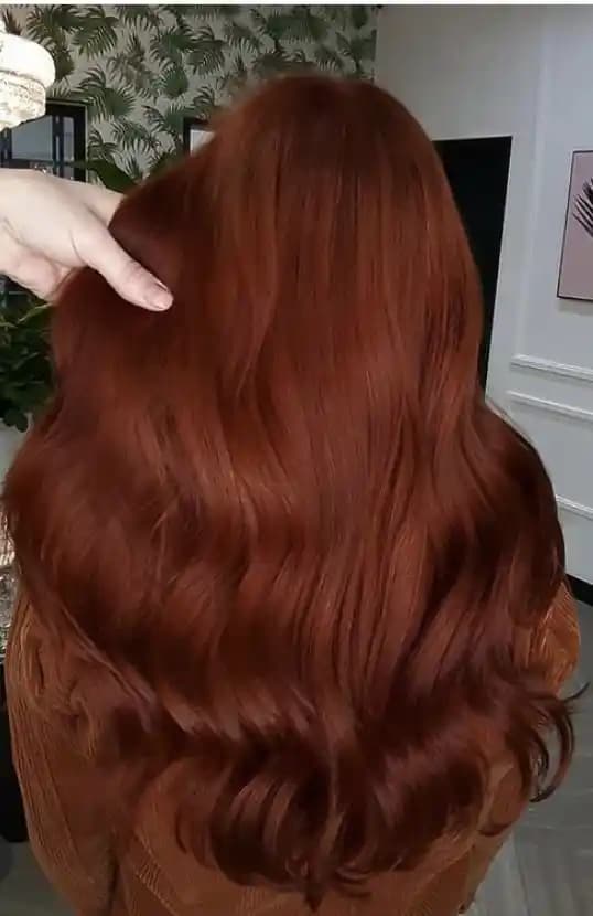 Bakır Saç Rengi Nedir ve Hangi Tonlar 2024'te Popüler Oluyor