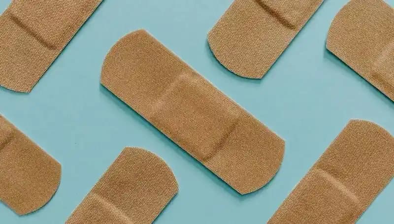 Kozmetik Amaçlar İçin Yara Bandı Kullanımı ve Çeşitleri Hakkında Bilgiler