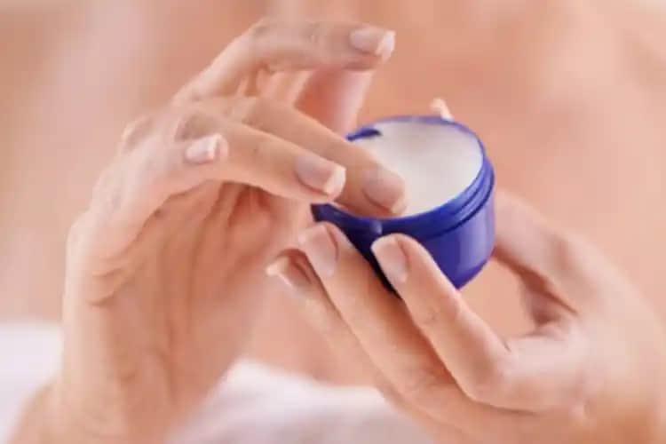 Kuru Ciltler İçin Vazelin Kullanımı ve Faydaları Hakkında Detaylı Bilgi