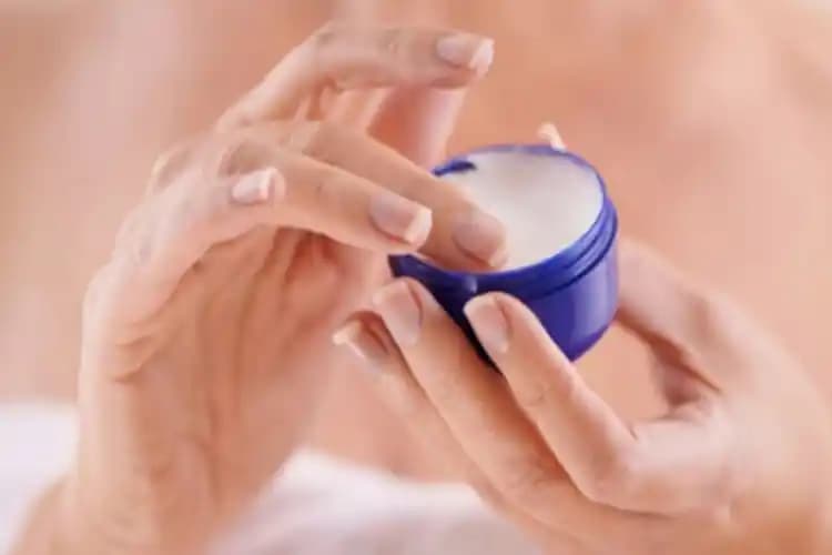 Kuru Ciltler İçin Vazelin Kullanımı ve Faydaları Hakkında Detaylı Bilgi