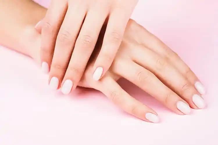 Sağlıklı ve Güçlü Tırnaklar İçin Doğal Kürler ve Bakım İpuçları