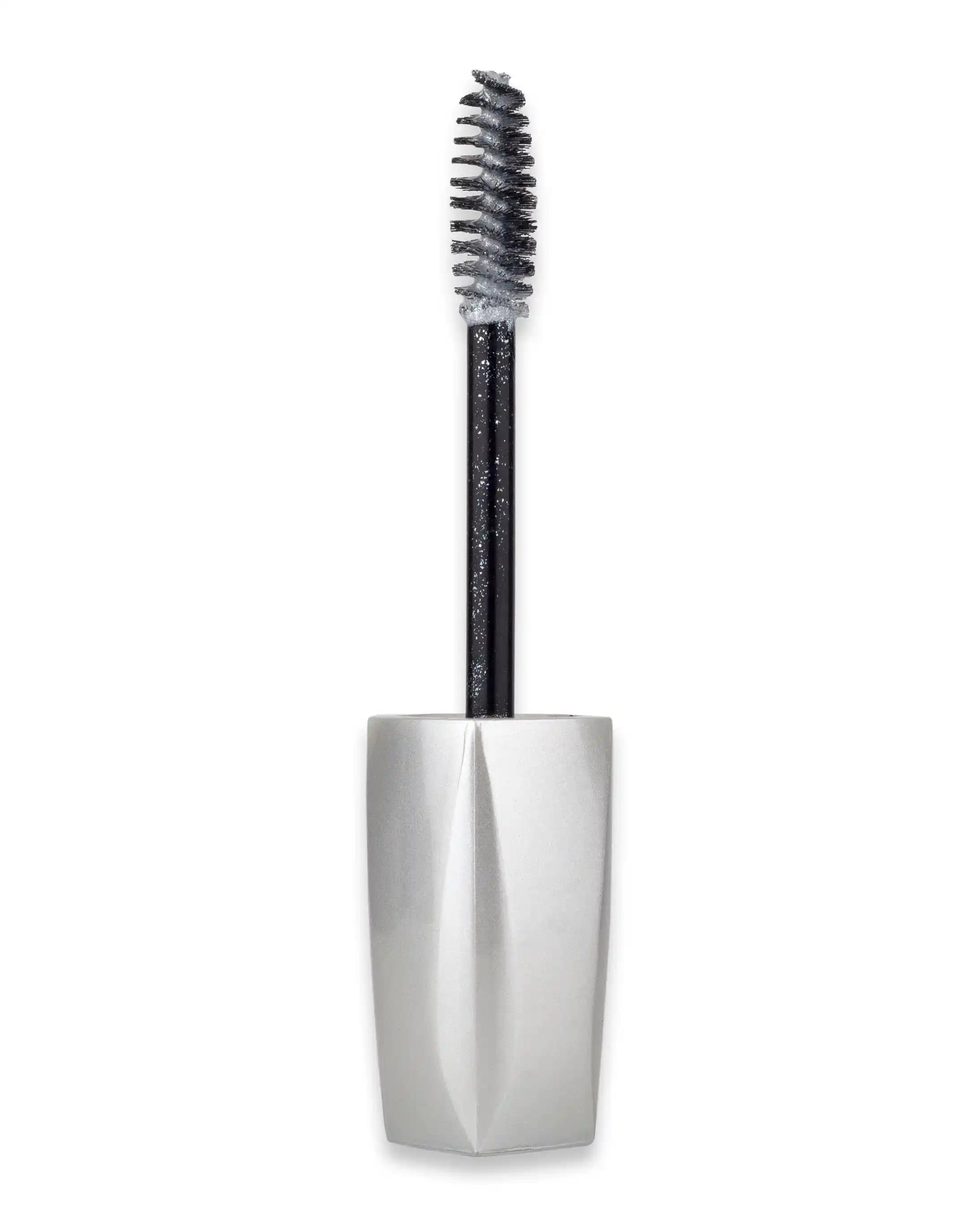 Simli Maskara ile Gözlerde Parıltı ve Çekicilik Yaratma Rehberi