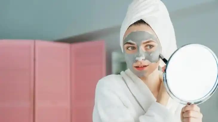 2025'te Siyah Kil Maskesi ile Cildinizde Devrim Yaratın