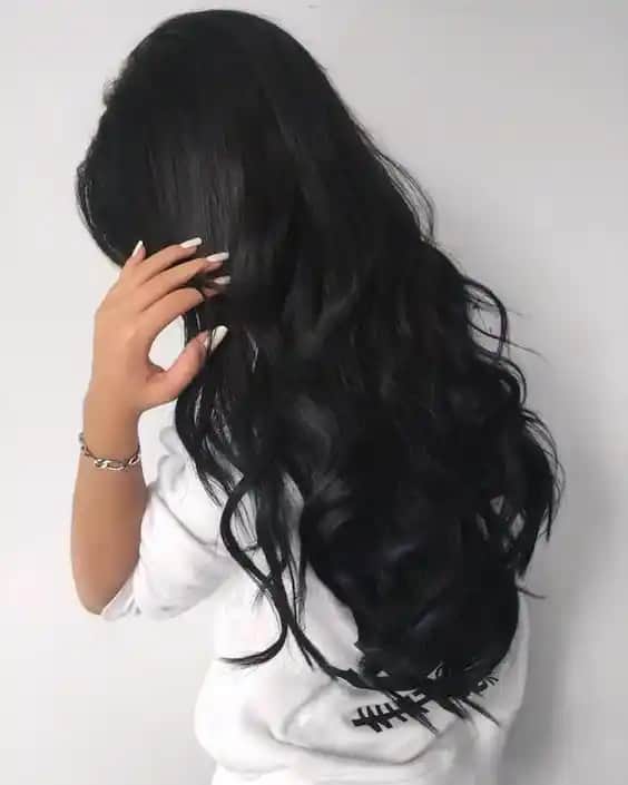 Siyah Saç Boyası Modelleri ve Bakım İpuçlarıyla Göz Kamaştırıcı Görünüm