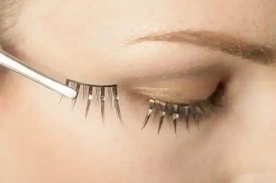 Takma Kirpik Seçimi ve Uygulama İpuçlarıyla Gözlerinizi Büyüleyici Hale Getirin