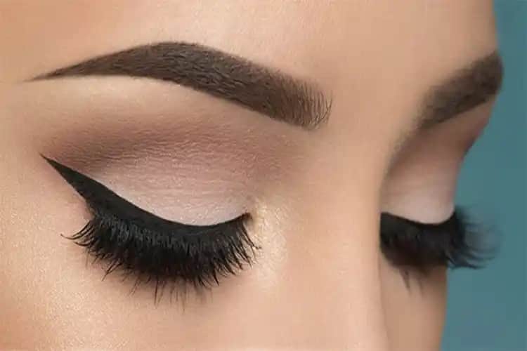 Takma Kirpik Uygulama Yöntemleri ve Güvenli Kullanım İpuçları