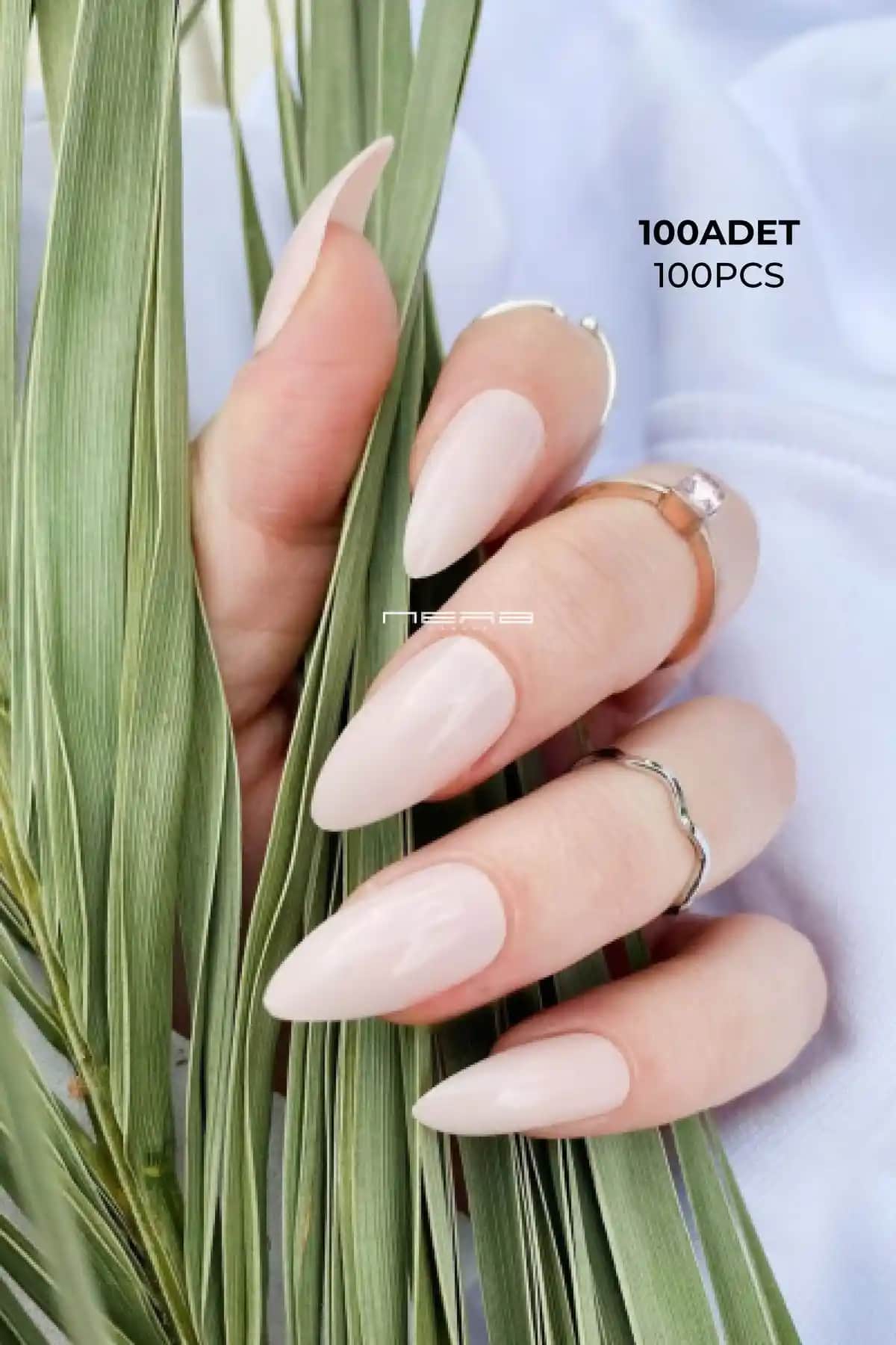 Takma Tırnak Renkleri ve Trendler: Estetik ve Şıklığı Yansıtan Renk Seçenekleri