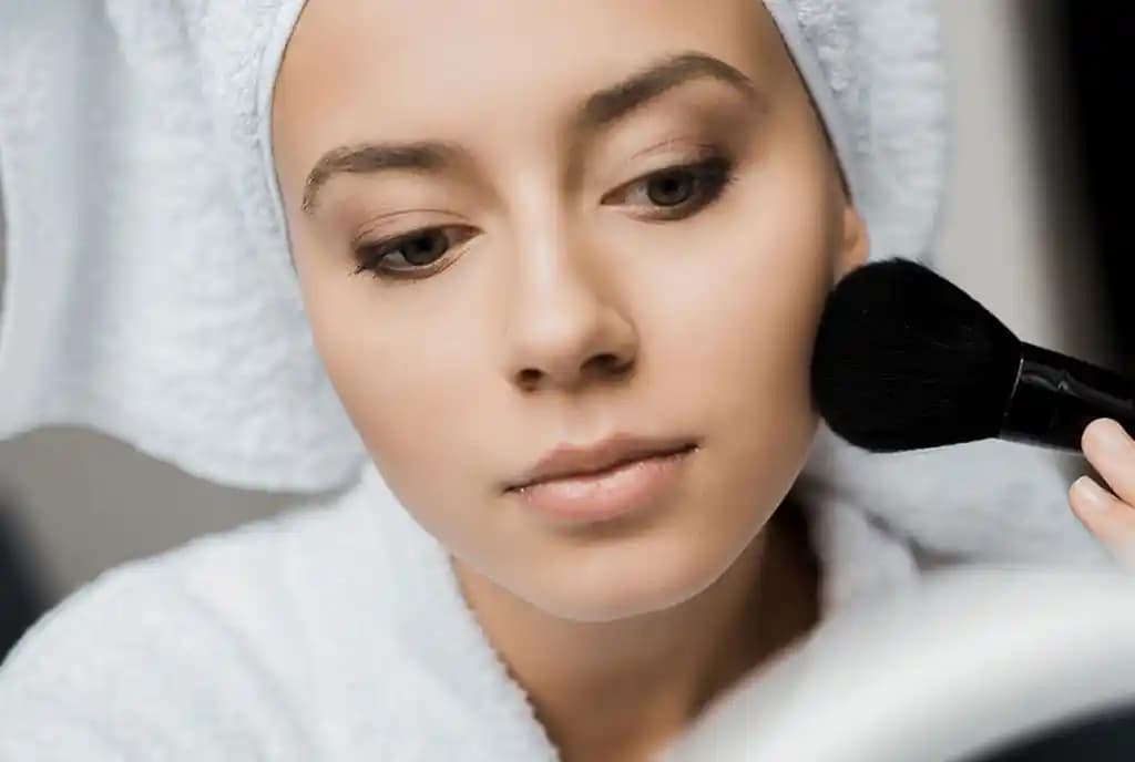 Temiz ve Doğal Görünüm İçin Adım Adım Temiz Makyaj Rehberi