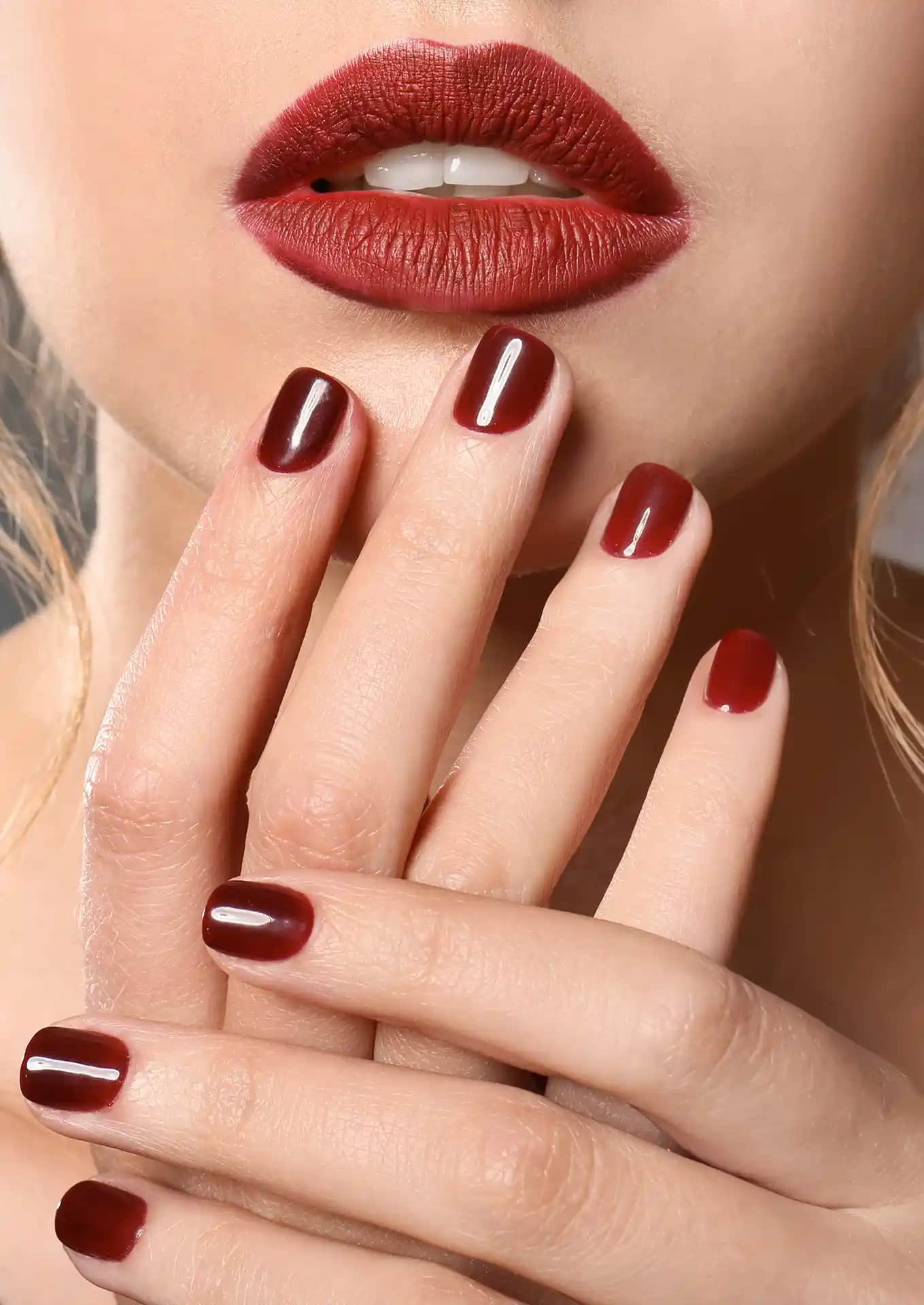 Tırnak Rengi Oje Seçimi ve Trendler: Güzelliğinizi Yansıtan Renklerle Kendinizi İfade Edin