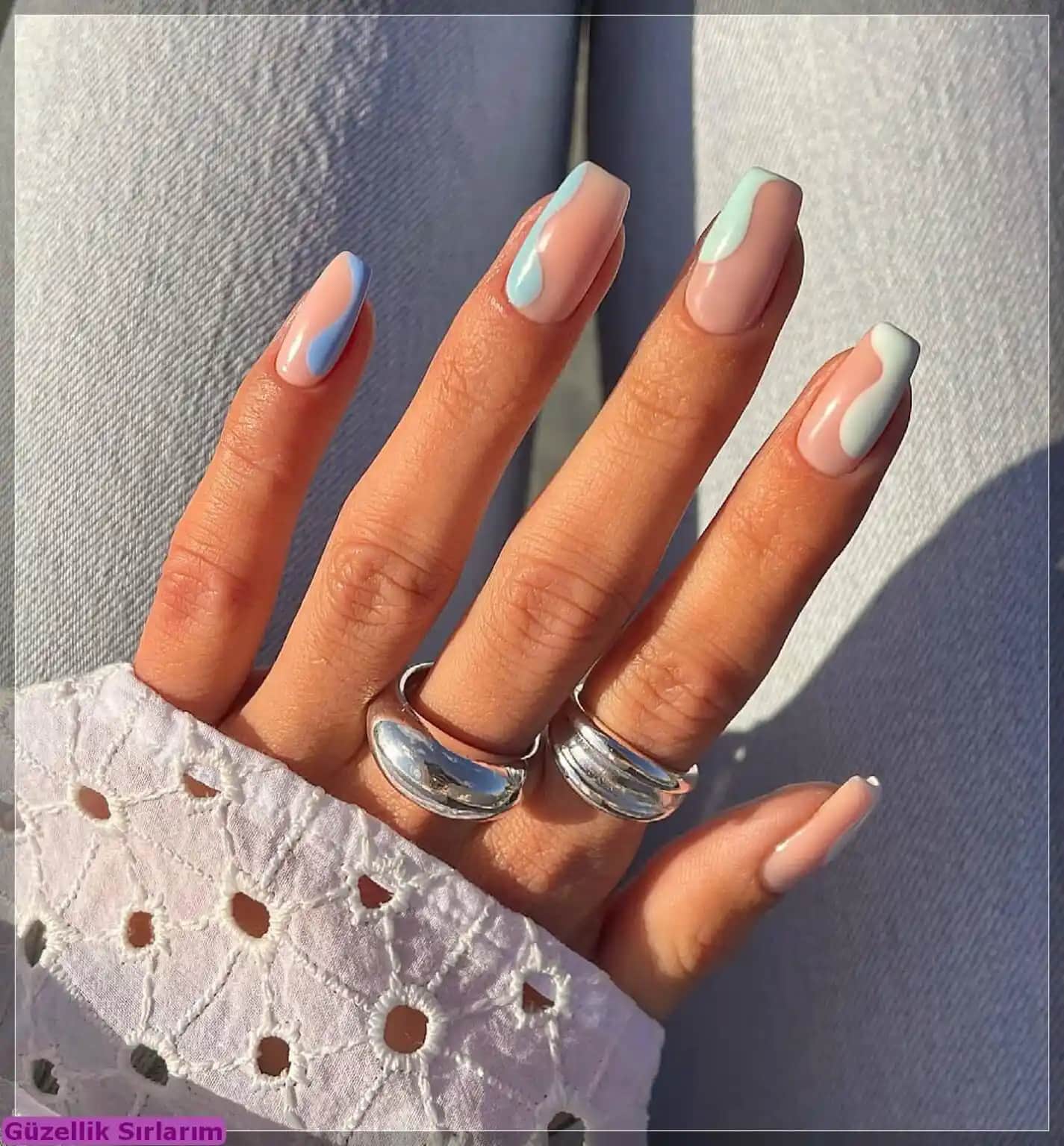 Tırnak Süsleme Trendleri ve Teknikleri: Güncel Modeller ve Yaratıcı Uygulamalar