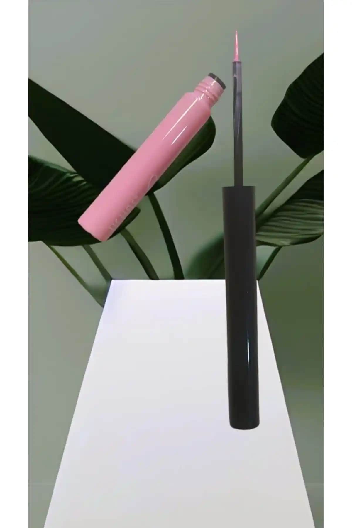 Toz Eyeliner Nedir ve Neden Günümüzde Popülerlik Kazanıyor