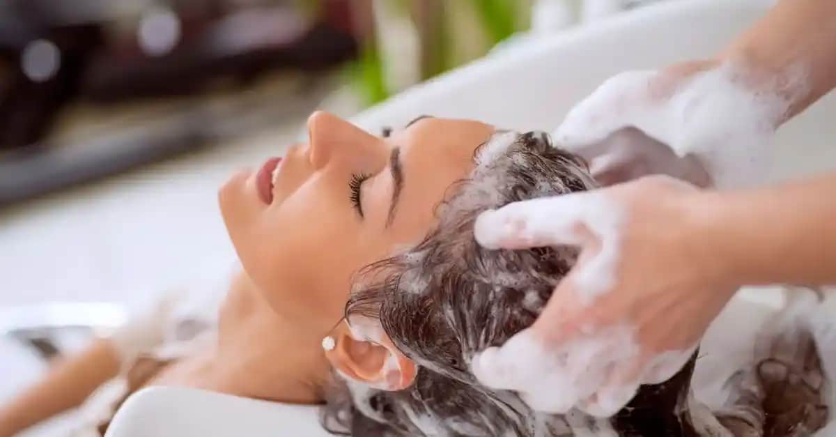 Tuzsuz Şampuan Saç Dökmesine Neden Olur Mu ve Saç Sağlığını Nasıl Etkiler