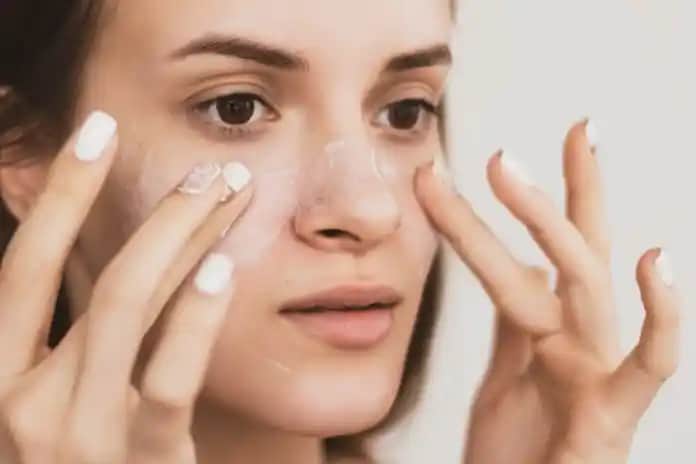 Vazelin ile Dudak Bakımı: Doğal ve Etkili Nemlendirme Yöntemleri