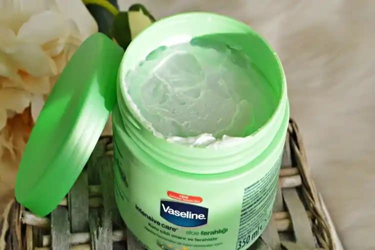 2025'te Vazelinle Güzellik Sırları: Cilt ve Saçta Mucizevi Etkiler
