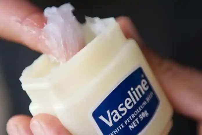 2025'te Vazelin ile Cilt Bakımınızda Devrim Yaratın: Bilmeniz Gerekenler