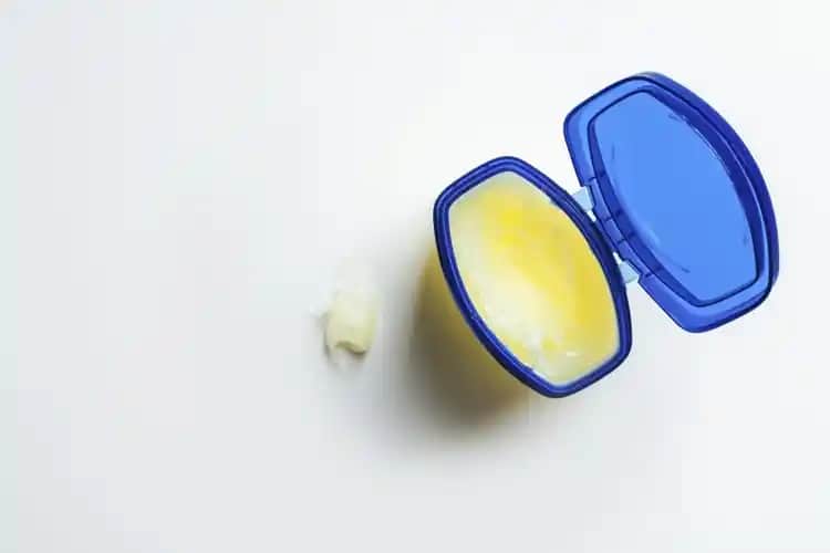 Vazelin ve Cinsel Sağlık: Kullanım Güvenliği ve Bilinmesi Gerekenler