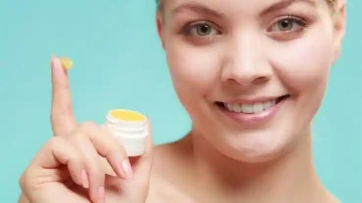 Vazelinle El Bakımı Nasıl Yapılır ve Sağlıklı Eller İçin En İyi Uygulamalar