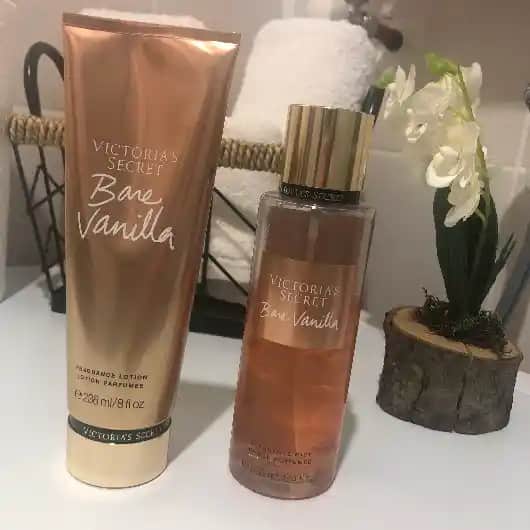 Victoria's Secret Bare Vanilla: Tatlı ve Sıcak Vanilya Kokusu Analizi ve Kullanım İpuçları