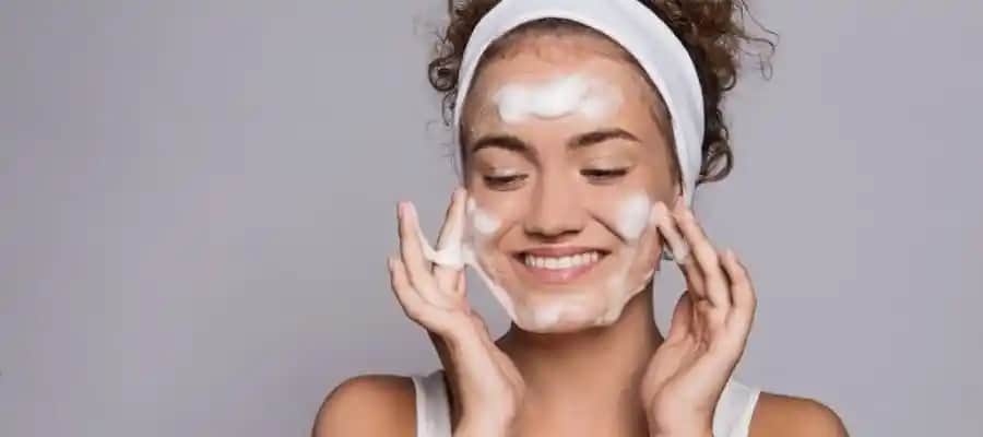 Yağlı Ciltler İçin Doğru Bakım Yöntemleri ve Uzman Tavsiyeleri