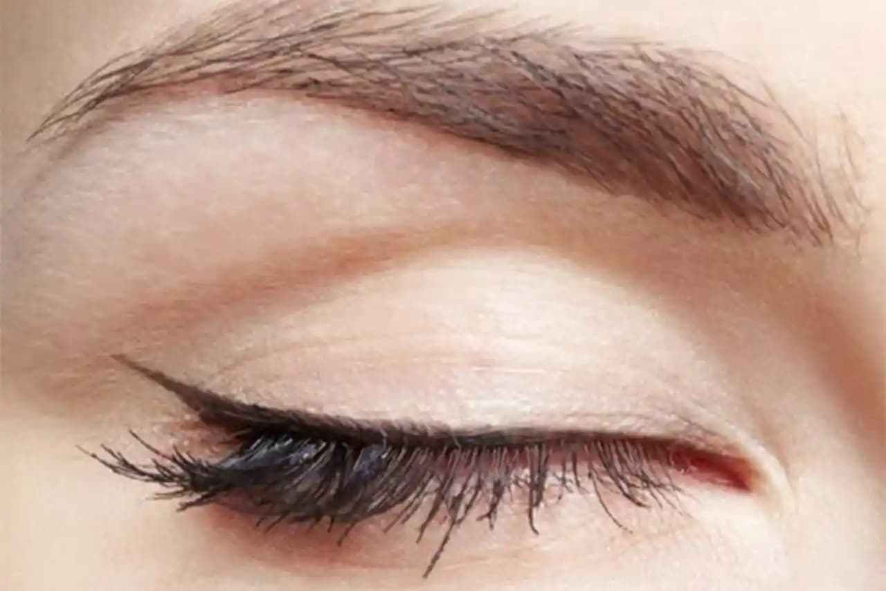 Yarım Eyeliner Modelleriyle Göz Makyajında Modern ve Şık Dokunuşlar