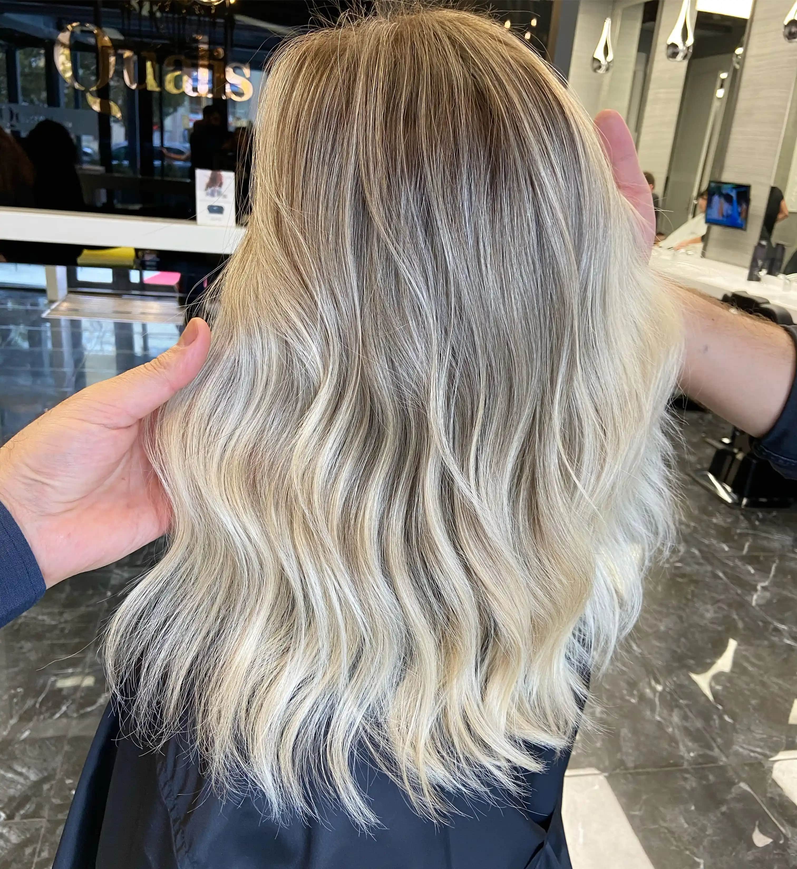 Yarısı Sarı, Yarısı Siyah Saç Stili ve Renk Seçenekleri Hakkında Kapsamlı Rehber