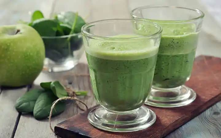 Yeşil Smoothie Tarifleri ve Kozmetik Etkileri: Doğal Güzelliğin Sırları