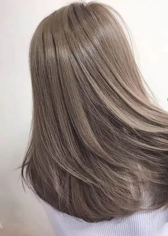 Yoğun Küllü Kumral Saç Rengi: Doğal ve Çarpıcı Görünüm İçin En İyi Seçenekler