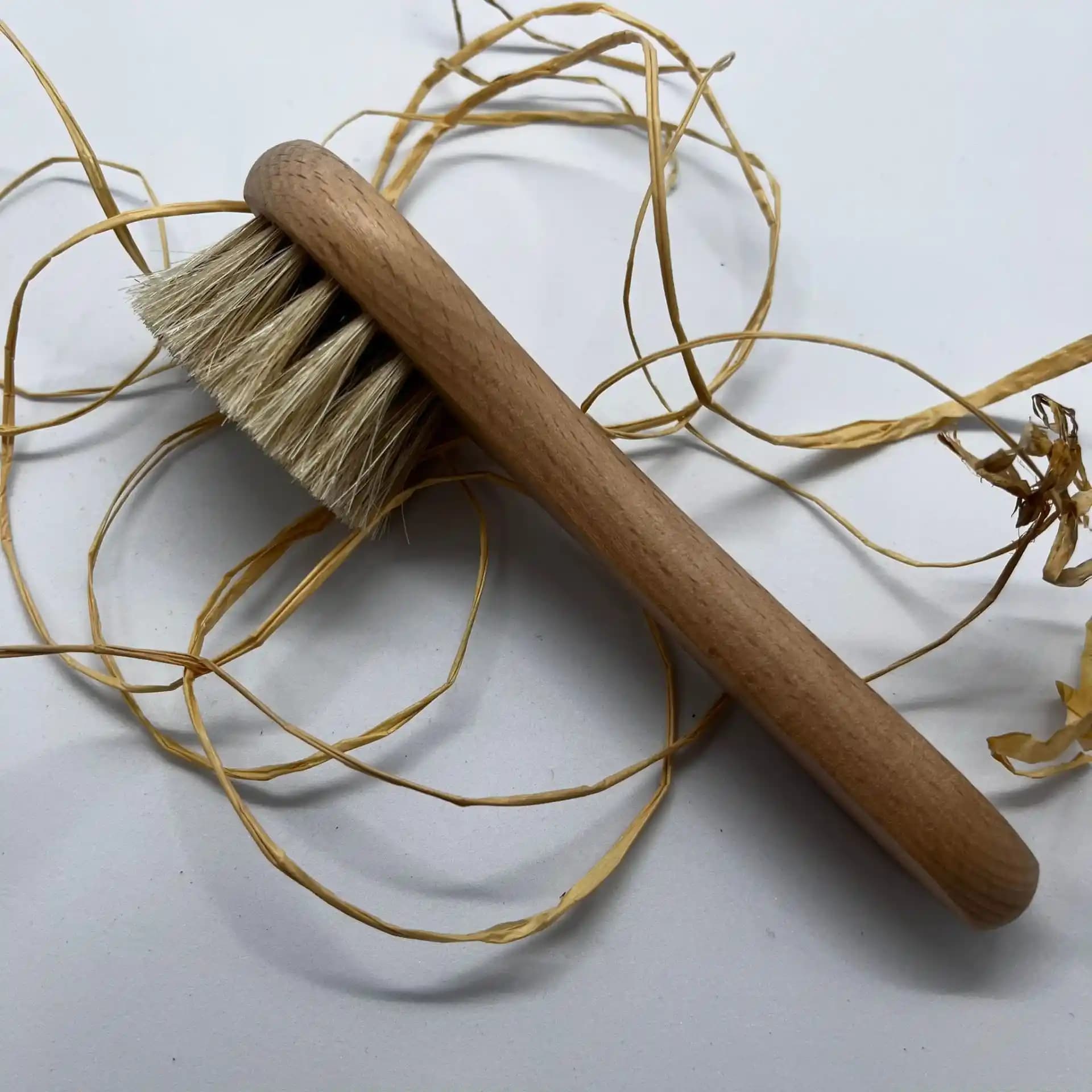 Yüz Fırçası Seçimi ve Kullanımı: Cilt Sağlığınızı Geliştiren Pratik Aksesuarlar